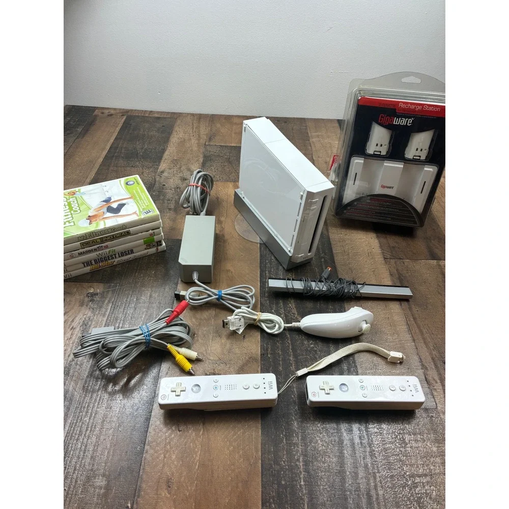 Nintendo Wii Console White Bundle RVL-001 2 Remotes 6 Games Gigaware Charger